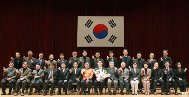 장호종 대전시 경제과학부시장이 24일 시청 대강당에서 공무원 650여 명이 참석한 가운데 퇴임식을 갖고 공직을 마무리했다. 대전시 제공