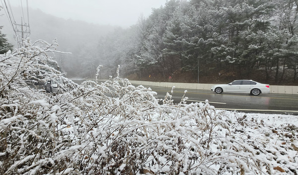 눈길 운전. 사진=연합뉴스 제공