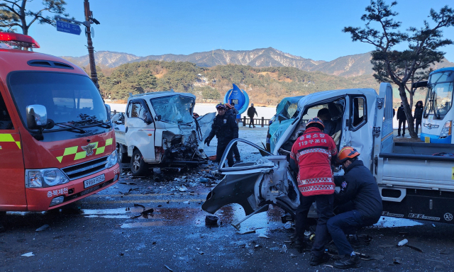의림지동 도로 교통사고 현장. 제천소방서 제공