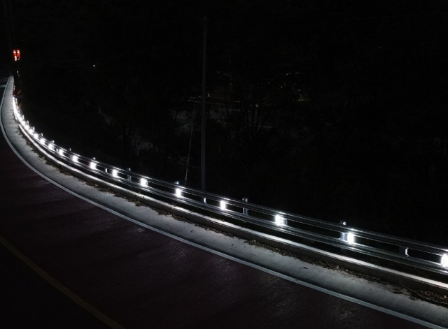 LED 도로 표지병. 충남도 제공