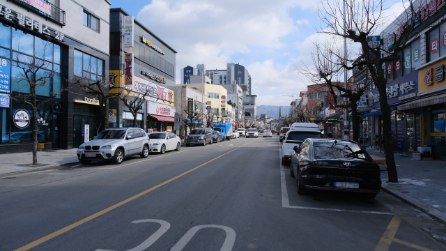 영동군 도심 속 노상주차장 현재 모습이다.