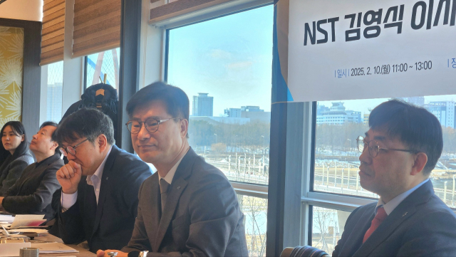 김영식 국가과학기술연구회(NST) 이사장이 10일 대전 유성구의 한 식당에서 기자간담회를 하고 있다. 사진=김중곤 기자