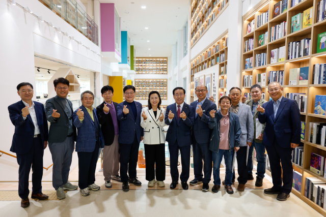 민선 8기 정책자문단이 단양군정에 새로운 비상을 더하고 있어 이목이 집중된다. 사진은 지난해 올누림 센터를 방문한 정책자문단 모습. 단양군 제공