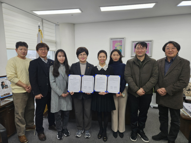 대전문화재단은 대전국악방송과 12일 대전예술가의집에서 공동발전과 상생협력을 위해 업무협약을 체결했다. 대전문화재단 제공