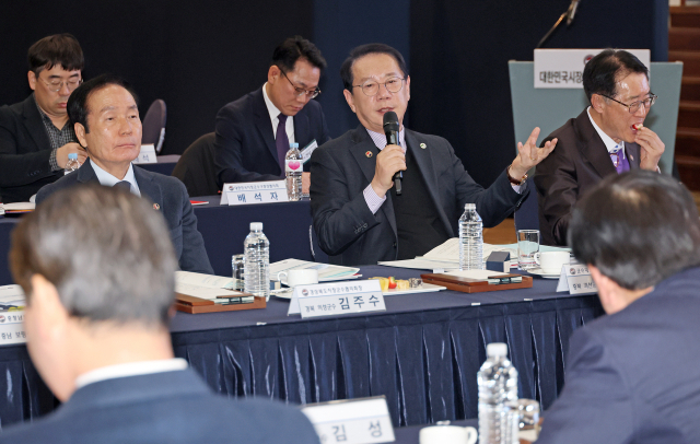 송인헌 괴산군수가 지난 18일 대한민국 시장·군수·구청장협의회에서 안건을 건의하고 있다. 괴산군 제공