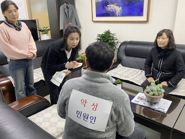 갈마2동 민원실 비상상황 대비 모의 훈련 장면. 대전 서구 제공.