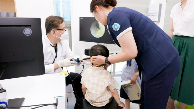 단양군보건의료원이 지난 24일부터 지역응급의료기관으로 승격되면서 응급실 기능이 한층 강화된다. 사진은 응급실 진료 모습. 단양군 제공