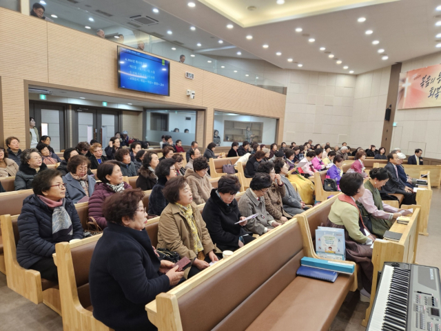 충북 단양군 단양읍 단양제일감리교회에서 여선교회 단양남지방 연합회 회장 이취임식 예배가 열리고 있다.. 단양=이상복 기자 cho2225@cctoday.co.kr