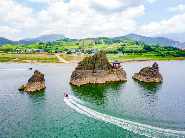 전국이 인정한 충북 최다 방문 관광지 단양 도담삼봉에 아름다운 자태. 단양군 제공