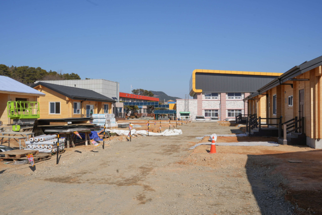 마산초에 인접한 마산면 농촌보금자리 주택.사진=서천군 제공