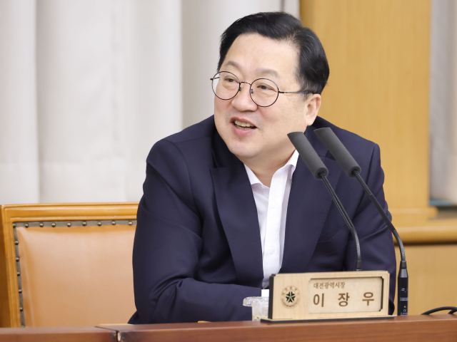 이장우 대전시장은 4일 주재한 확대간부회의에서 도시가스 공급 소외 지역 최우선 공급과 미래를 내다보는 혁신 행정을 강조했다. 대전시 제공