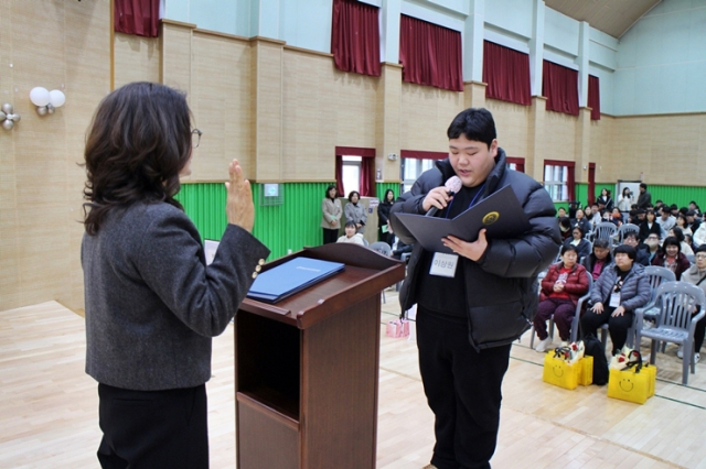 공주정명학교 입학식 모습.