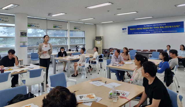 순천향대 문화예술교육연구소가 ‘2025 학교예술강사 지원사업 충청권 운영기관’으로 선정됐다. 사진은 학교예술강사 지원사업 일환의 역량강화 연수 모습. 순천향대 제공