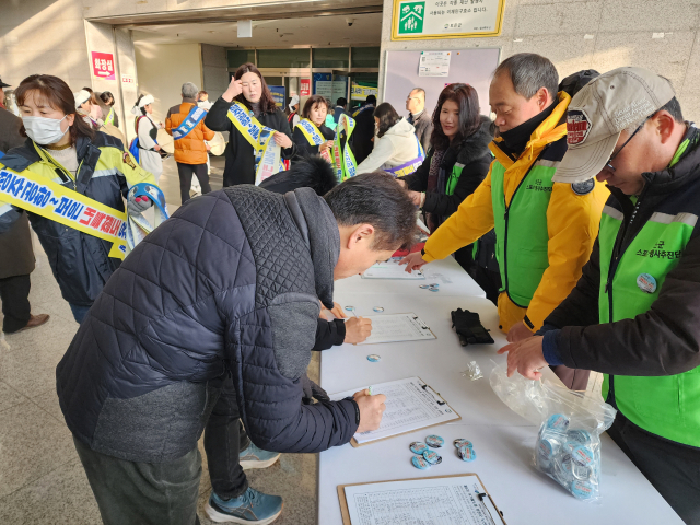 보은군 철도 유치위원회는 철도 유치 10만인 서명운동의 서명 인원이 최종 집계 결과 10만 7명으로 10만명을 돌파하며 목표를 달성했다고 밝혔다.(사진/보은군 제공)