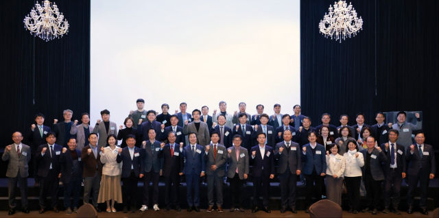 대전시는 14일 호텔ICC에서 이택구 정무경제과학부시장과 민선 8기 대전시 정책자문단 위원, 대전충남 행정통합 민관협의체 위원, 대전시 실·국장 등 100여 명이 참석한 가운데 정책자문단 전체 회의를 개최했다. 대전시 제공