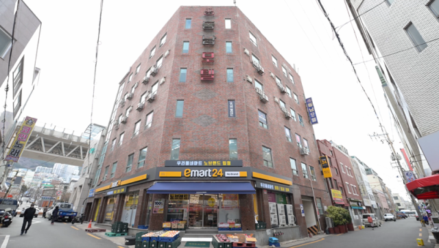 충남대가 윤근 여사로부터 기부받은 부산 영도구 소재 건물 전경. 충남대 제공