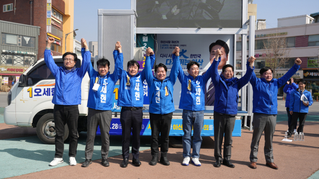 더불어민주당 오세현 아산시장 후보가 20일 온양온천역 앞에서 출정식을 갖고 본격적인 선거운동에 돌입했다. 사진=박현석 기자