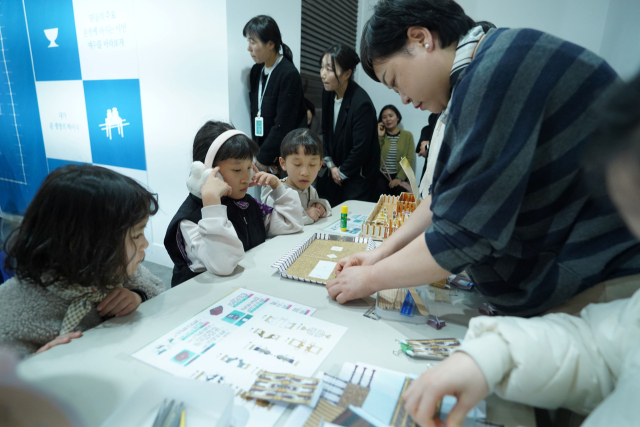 지난 21일부터 이틀 동안 유성문화원에서 진행된 이스라엘 유물전시회. 사진 톨스토이의 작은도서관 제공