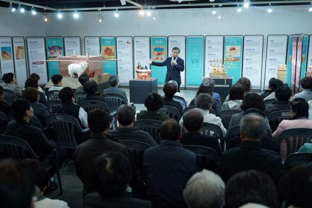 지난 21일부터 이틀 동안 유성문화원에서 진행된 이스라엘 유물전시회. 사진 톨스토이의 작은도서관 제공