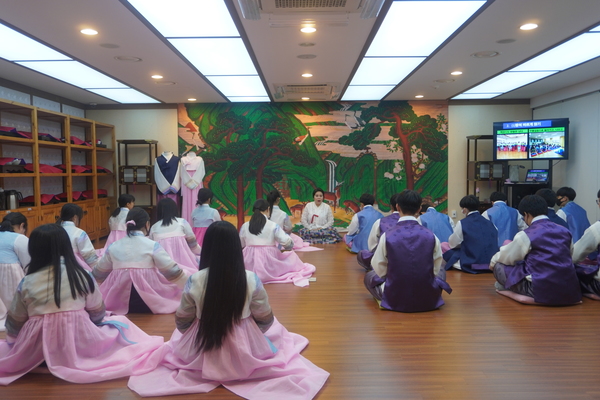 ▲ 대전 관내 초·중·고 학생들을 대상으로 한 효 인성 체험 캠프.