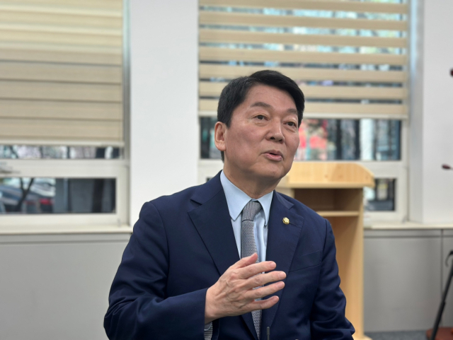 안철수 국민의힘 의원이 26일 대전시의회를 찾아 기자간담회를 갖고 대전·충남 행정통합에 대해 긍정적으로 평가했다. 사진=이심건 기자