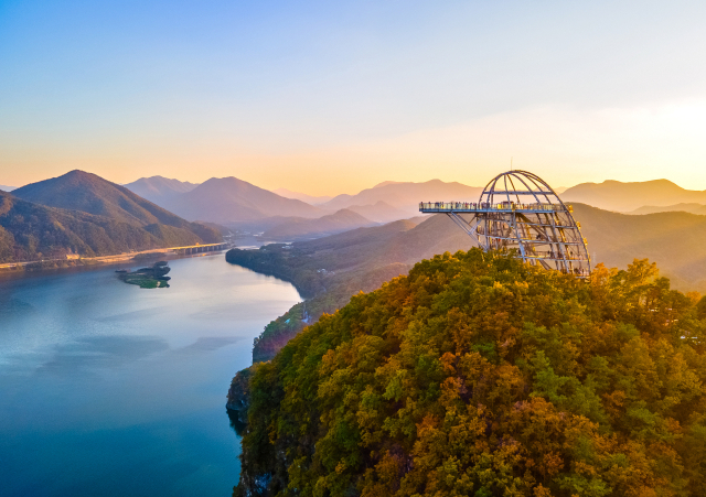 사진은 만천하스카이워크 모습. 단양군 제공