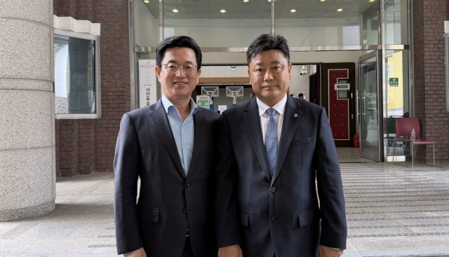 대전시의원 보궐 선거(유성제2선거구)에 출마한 더불어민주당 방진영 후보가 28일 사전 투표에 참여했다. 사진=이석준 수습기자.