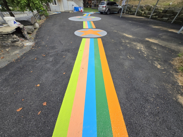 보령시 관내 업체인 신보령(주)는 지난해 웅산산업단지내에 미끄럼 방지 제조시설을 위한 설비 투자와 각종 인증 심사 승인 통해 자격을 갖춘 후 본격적인 제품 생산에 들어갔다. 신보령(주) 제공