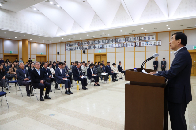 조길형 충주시장이 4월 월례조회에서 공직기강 확립 당부 등을 당부했다.