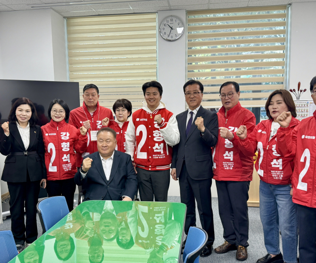 국민의힘 강형석 후보가 대전시의회 기자실을 찾아 지지를 호소했다. 사진=조사무엘 기자.