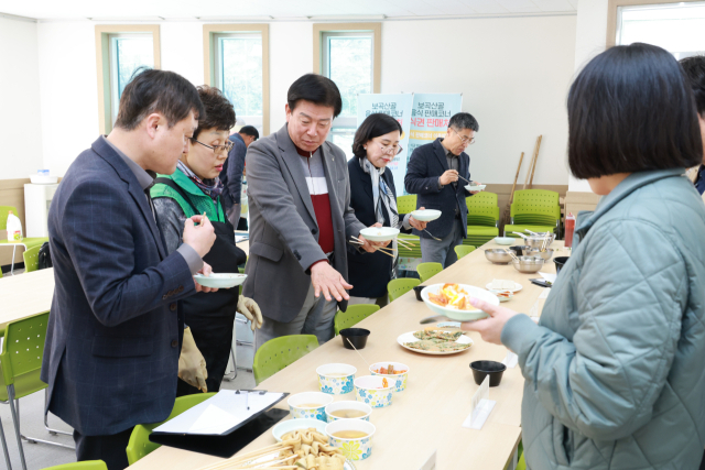 2025 금산 보곡산골 산벚꽃축제 먹거리 메뉴 점검 품평회 사진=금산군