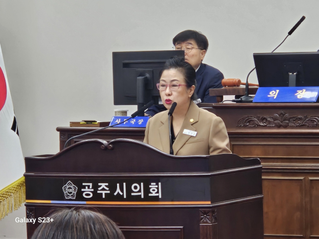 공주시의회 권경운 의원이 5분 발언을 통해 보행자 중심의 도로체계 도입을 주장했다.사진=김익환 기자