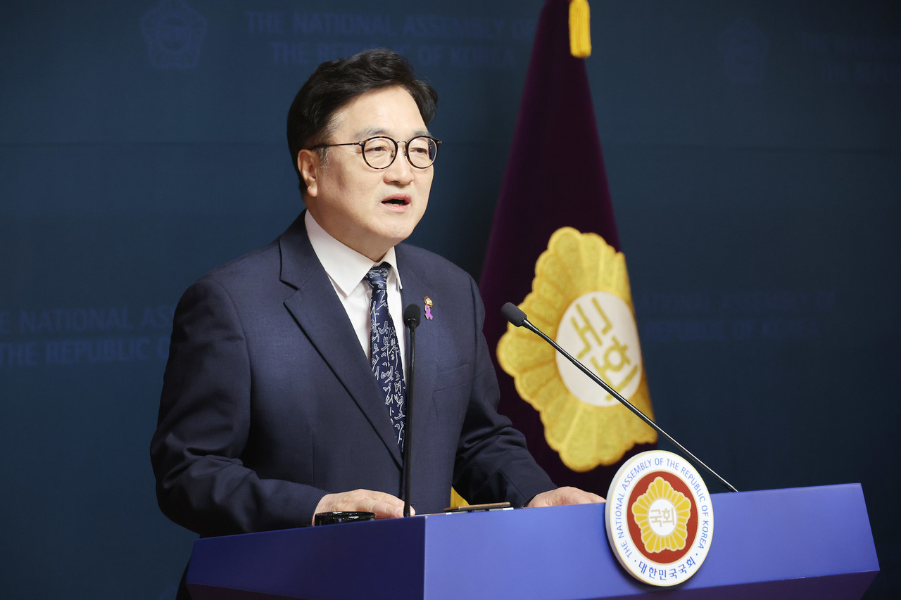 우원식 국회의장이 6일 서울 여의도 국회 사랑재에서 개헌 관련 기자회견을 하고 있다. 2025.4.6 사진=연합뉴스.