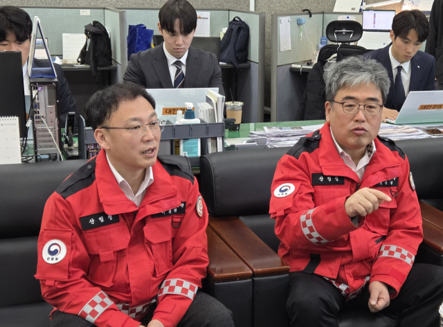 임상섭 소방청장(오)이 8일 대전정부청사에서 기자간담회를 하고 있다. 사진=김중곤 기자