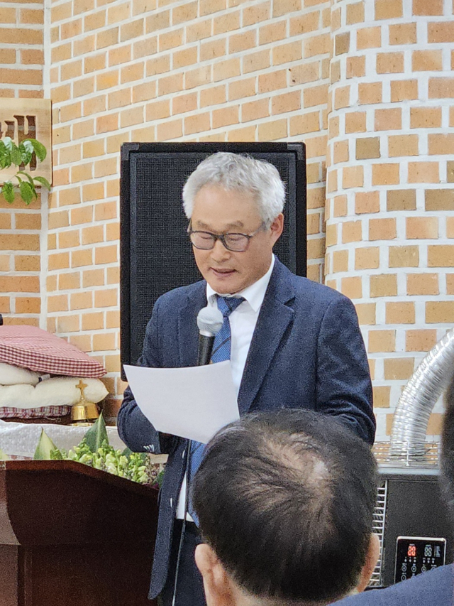 장정교회 창립 70주년 기념음악회에서 김성윤 권사가 인사하고 있다. 단양=이상복 기자