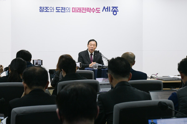 최민호 세종시장이 10일 기자간담회를 열고 “세종시 주요현안이 대선 공약에 반영될 수 있도록 총력을 다하겠다”고 밝혔다. 사진=이승동 기자