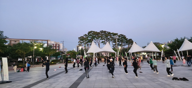 지난해 중앙호수공원에서 운영된 야간체조광장. 서산시 제공