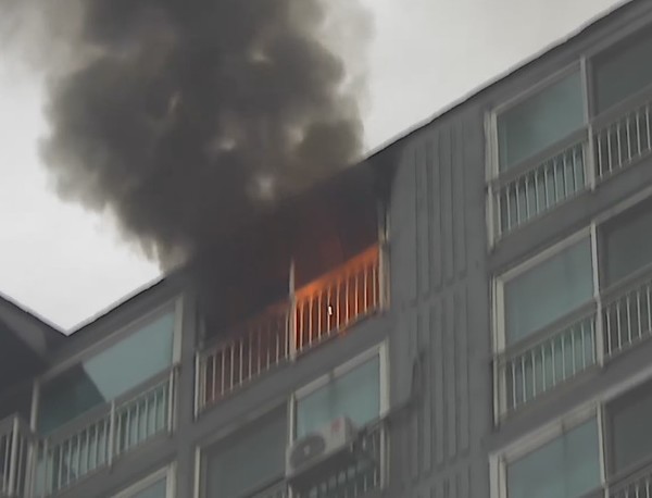 지난달 2월 28일 대전 유성구 관평동의 한 아파트에서 화재가 발생했다. 대전소방본부 제공