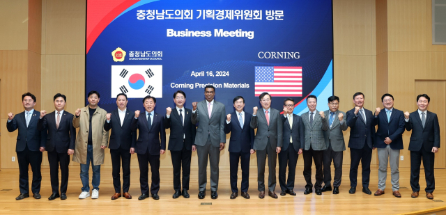 충남도의회 기획경제위원회(위원장 안종혁)는 제358회 임시회 기간 중인 16일 지역 수출기업들을 찾아 현안과 애로사항을 청취하고, 미국 관세 정책 등 불안정한 국제 정세에 대응하기 위한 정책적 방향을 모색했다. 충남도의회 제공