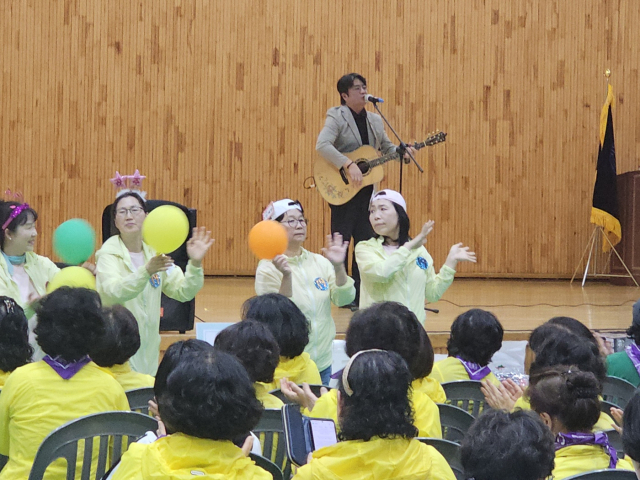 초대가수 조대현 씨의 공연 모습.사진=충청투데이