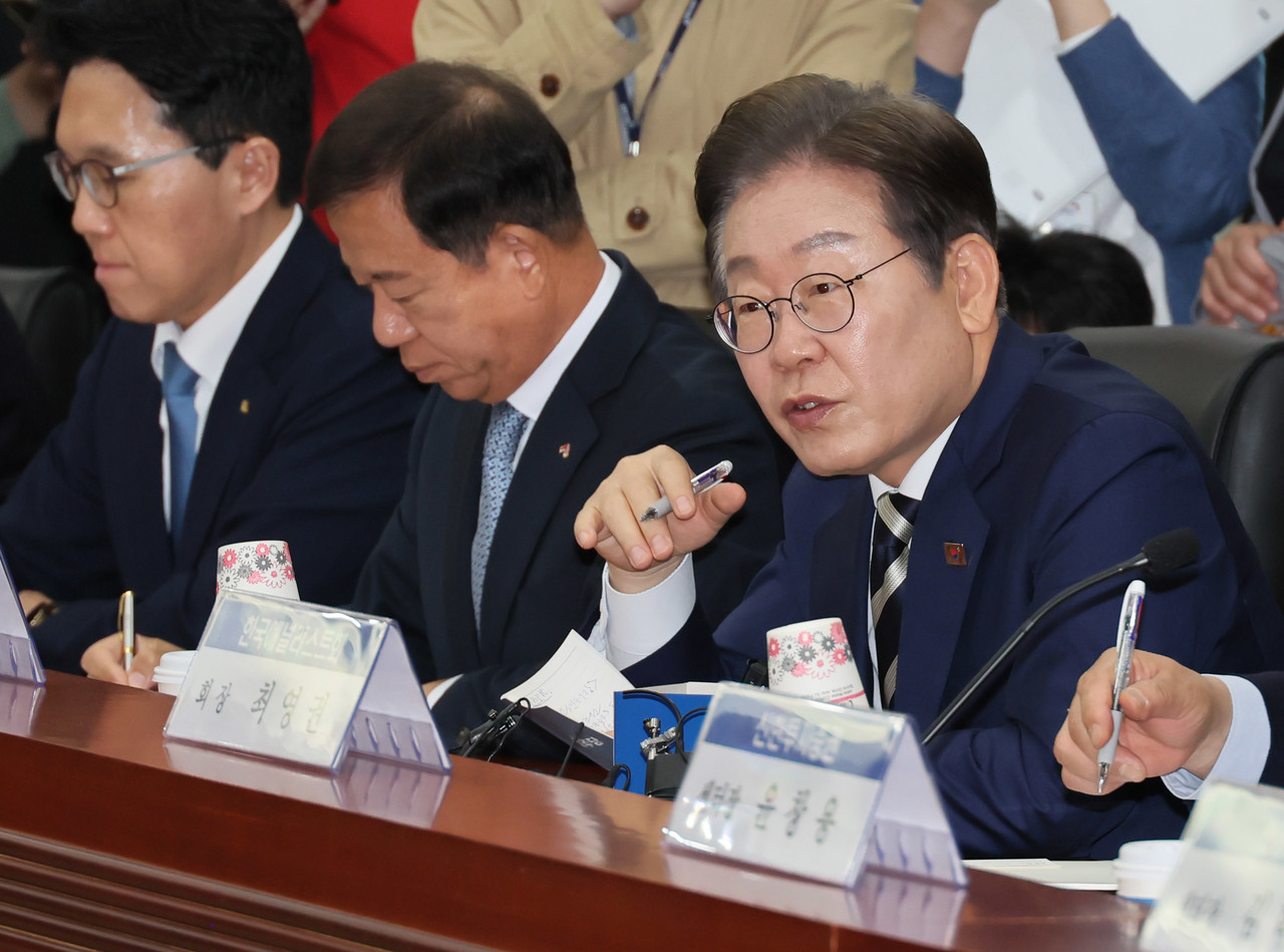 더불어민주당 이재명 대선 경선 후보가 21일 서울 여의도 금융투자협회에서 열린 자본시장 활성화를 위한 정책간담회에서 발언하고 있다. 2025.4.21 사진=연합뉴스. 