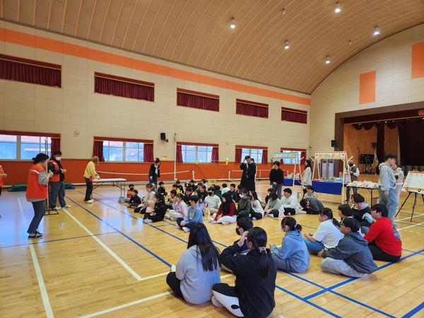 당진북부사회복지관은 지난 15일 정미면 천의초등학교에서 ‘움직이는 문방구’ 사업을 성황리에 진행했다.