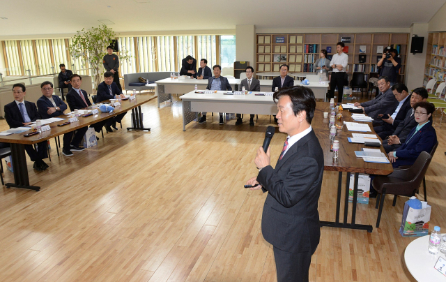 대한민국지방신문협의회는 24일 경남 진주시 k기업가정신센터에서 제2차 사장단 정기회의를 열었다. 대신협 공동취재단