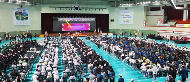 제19회 충청북도 장애인도민체육대회 개막식을 충주호암체육관에서 진행했다.