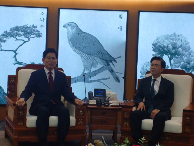 김문수 국민의힘 대선 경선 후보가 1일 충남도청에서 김태흠 충남지사와 간담회를 진행했다. 사진=권혁조 기자.