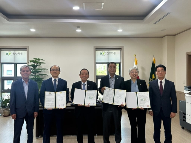 공주영명중·고등학교 총동창회와 건양대학교병원의 업무협약 모습.사진=김익환 기자
