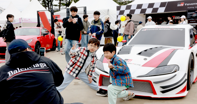 지난 3일부터 5일까지 대천해수욕장 내 머드엑스포장 일원에서 펼쳐진 제4회 보령· AMC 국제 모터페스티벌이 20만 명이 넘는 관광객이 몰리면서 흥행 몰이에 대성공했다. 보령시 제공