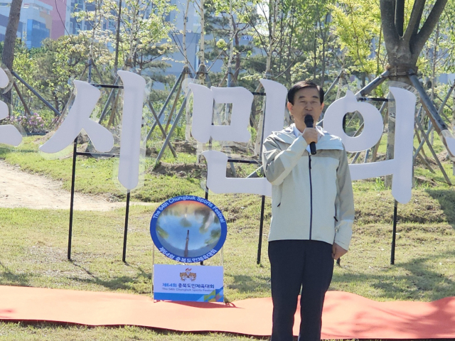 조길형 충주시장은 “성화가 지나가는 길마다 충주의 희망과 활력이 퍼지길 바란다”며, “이번 체전이 도민과 충주 시민 모두 하나 되어 스포츠의 감동을 나누는 자리가 되기를 기대한다”라고 말했다.