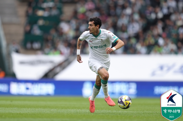 지난 6일 전주월드컵경기장에서 ‘하나은행 K리그1 2025’ 12라운드가 열린 가운데 밥신 대전하나시티즌 선수가 경기에 임하고 있다. 한국프로축구연맹 제공