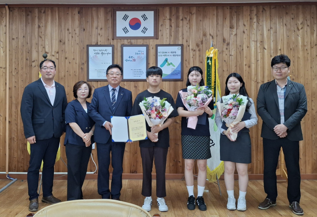 금산군산림조합 ‘The 푸른’ 장학증서·장학금 수여식 개최 사진=금산군교육지원청